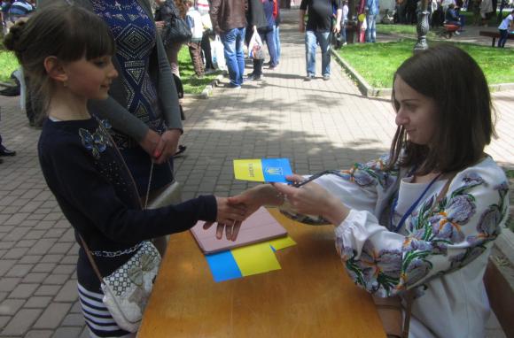 Маленькі вінничани в центрі Вінниці ходили на «роботу» та заробляли гроші, фото №1 на сайті 20minut.ua