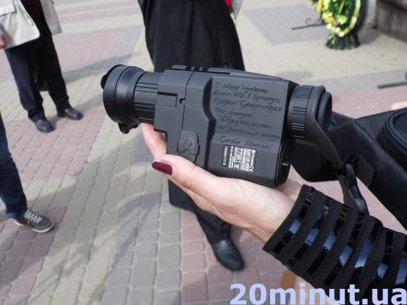 Мати загиблого бійця Сашка Орляка передала в зону АТО тепловізор, фото №2 на сайті 20minut.ua
