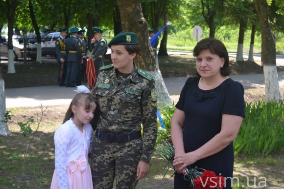 На честь хмельницького прикордонника, який загинув рятуючи військових, відкрили меморіал пам’яті, фото №2 на сайті vsim.ua