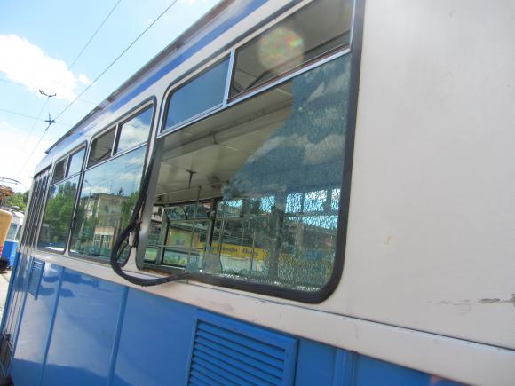 На Космонавтів тролейбус "заїхав" у вікно трамвая штангою, фото №2 на сайті 20minut.ua