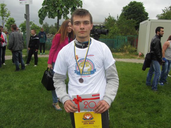 На набережній «Рошен» віджимались за титул найсильнішого вінничанина, фото №2 на сайті 20minut.ua