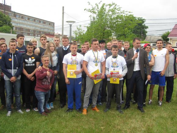 На набережній «Рошен» віджимались за титул найсильнішого вінничанина, фото №3 на сайті 20minut.ua