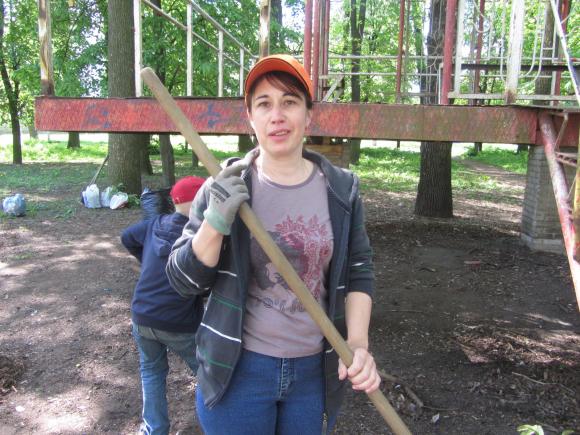 Парк «Хімік» прибирали шестирічні діти і майбутні мами, фото №2 на сайті 20minut.ua