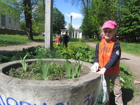 Парк «Хімік» прибирали шестирічні діти і майбутні мами, фото №4 на сайті 20minut.ua