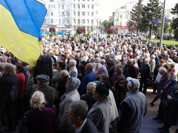 Пенсіонери Соборну не перекривають, чекають результати переговорів на сайті 20minut.ua Пенсіонери Соборну не перекривають, чекають результати переговорів, фото №4 на сайті 20minut.ua
