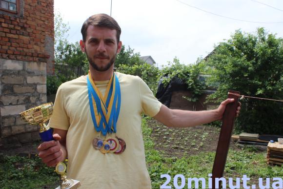 Переселенець Віктор із Донецька розводить біля Тернополя перепілок, фото №1 на сайті 20minut.ua