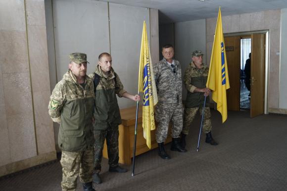 Самооборона називає це "рейдерським захопленням" і взялася визволяти готель "Поділля", фото №3 на сайті 20minut.ua