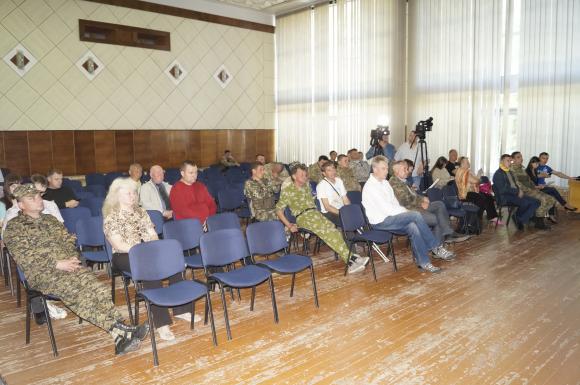 Самооборона називає це "рейдерським захопленням" і взялася визволяти готель "Поділля", фото №5 на сайті 20minut.ua