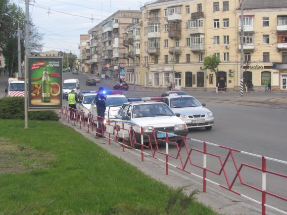 Срібляста «Шкода» збила дівчину на пішоході біля озера з лебедями, фото №2 на сайті 20minut.ua