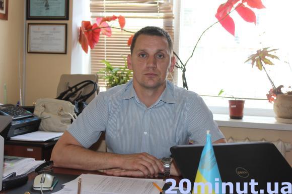 У держреєстраторів ажіотаж: тернополяни займають чергу з 5-ї ранку, фото №2 на сайті 20minut.ua