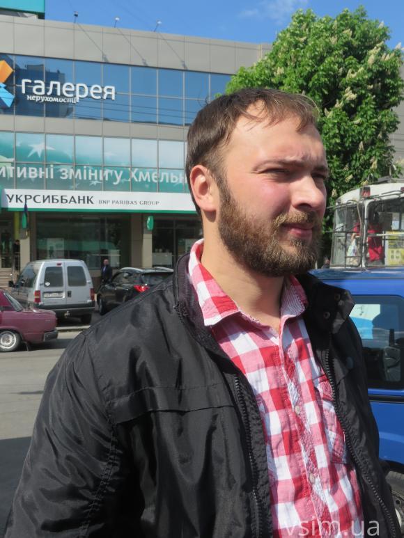 У мистецькому тролейбусі хмельничани пили вино та співали пісні «Мотор’ролли», фото №5 на сайті vsim.ua