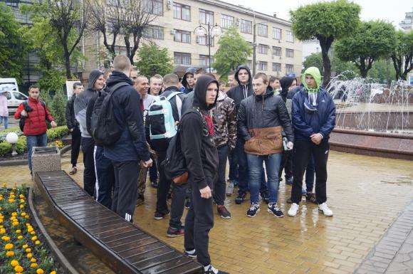 «Ультрас» ходили кричати під ОДА щоб повернути у Вінницю професійний футбол, фото №1 на сайті 20minut.ua