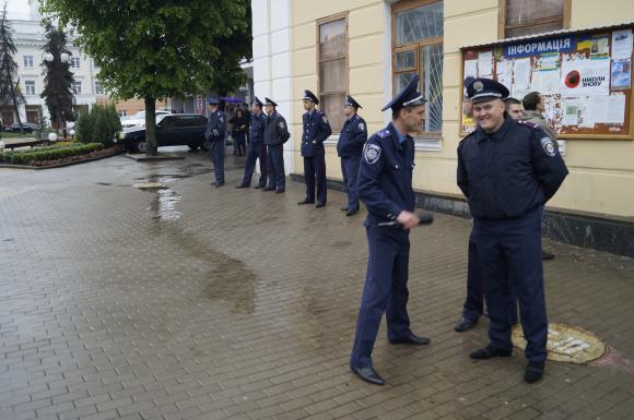 «Ультрас» ходили кричати під ОДА щоб повернути у Вінницю професійний футбол, фото №2 на сайті 20minut.ua