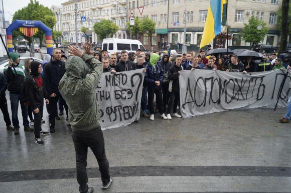 «Ультрас» ходили кричати під ОДА щоб повернути у Вінницю професійний футбол, фото №4 на сайті 20minut.ua