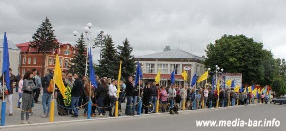 В АТО загинув ще один герой – Олександр Басюк. Бар проводжав його на колінах на сайті 20minut.ua В АТО загинув ще один герой – Олександр Басюк. Бар проводжав його на колінах, фото №1 на сайті 20minut.ua