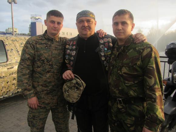 Вінницьких "Айдарівців" «Артиста» і «Фокса» проводжала в АТО мотоспільнота «Шатун», фото №1 на сайті 20minut.ua