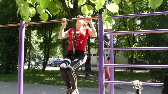 Винницкое воркаут-реалити: пробежались с винничанами и вручили выигранный турник, фото №1 на сайті 20minut.ua