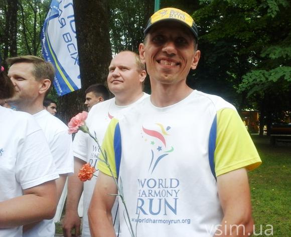 Бігуни з усієї України принесли у Хмельницький факел гармонії і єднання, фото №1 на сайті vsim.ua