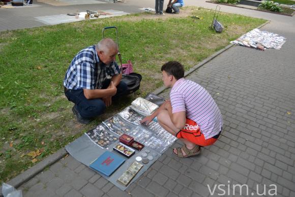 Блошиний ринок в Хмельницькому: від матеріалів з'їзду компартії до сучасного секонд-хенду, фото №1 на сайті vsim.ua