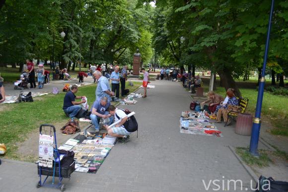 Блошиний ринок в Хмельницькому: від матеріалів з'їзду компартії до сучасного секонд-хенду, фото №4 на сайті vsim.ua
