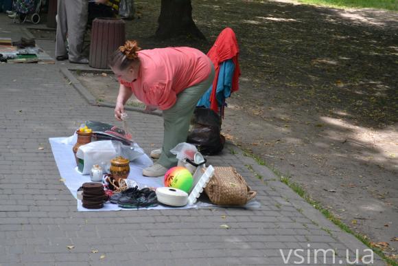 Блошиний ринок в Хмельницькому: від матеріалів з'їзду компартії до сучасного секонд-хенду, фото №5 на сайті vsim.ua