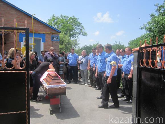 Козятинщина простилась з двома молодими красенями-героями на сайті 20minut.ua Козятинщина простилась з двома молодими красенями-героями, фото №10 на сайті 20minut.ua