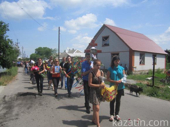 Козятинщина простилась з двома молодими красенями-героями на сайті 20minut.ua Козятинщина простилась з двома молодими красенями-героями, фото №12 на сайті 20minut.ua
