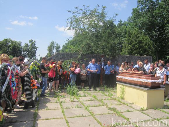 Козятинщина простилась з двома молодими красенями-героями на сайті 20minut.ua Козятинщина простилась з двома молодими красенями-героями, фото №14 на сайті 20minut.ua