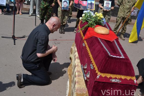 На Хмельницькому майдані попрощалися із захисником Донецького аеропорту, фото №2 на сайті vsim.ua