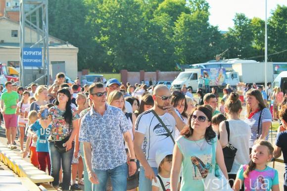 На концерті «Дзідзьо» хмельничани бігали по стадіону та шопоманили, фото №1 на сайті vsim.ua