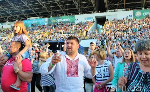На концерті «Дзідзьо» хмельничани бігали по стадіону та шопоманили, фото №3 на сайті vsim.ua