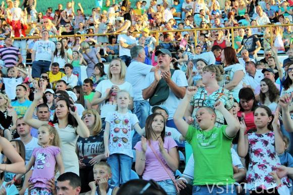 На концерті «Дзідзьо» хмельничани бігали по стадіону та шопоманили, фото №8 на сайті vsim.ua