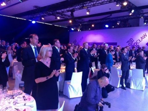 Надію Савченко та студентів ДонНУ нагородили премією «Freedom Awards» на сайті 20minut.ua Надію Савченко та студентів ДонНУ нагородили премією «Freedom Awards», фото №1 на сайті 20minut.ua