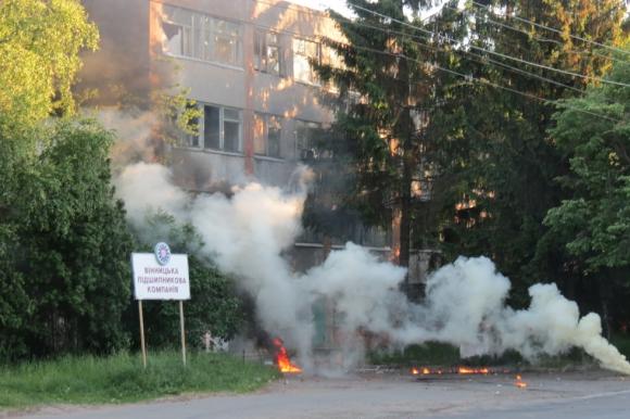 Озброєних людей вигнали з ДПЗ „ультраси” на чолі з кіборгом, фото №1 на сайті 20minut.ua