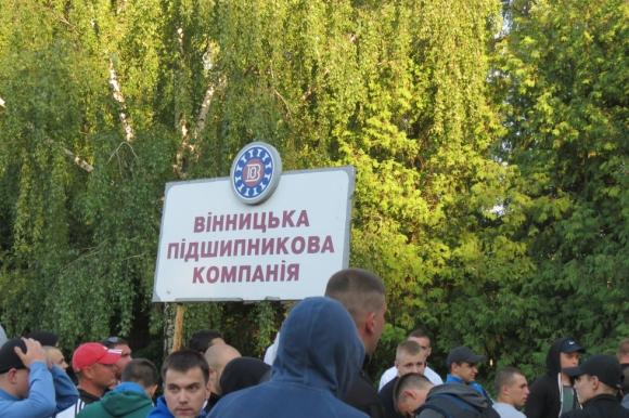 Озброєних людей вигнали з ДПЗ „ультраси” на чолі з кіборгом, фото №5 на сайті 20minut.ua