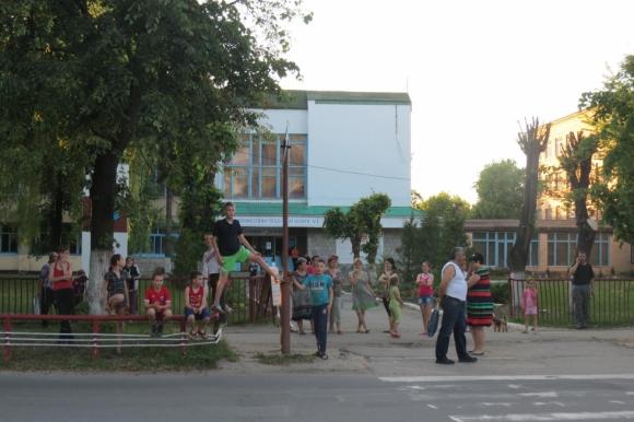 Озброєних людей вигнали з ДПЗ „ультраси” на чолі з кіборгом, фото №7 на сайті 20minut.ua