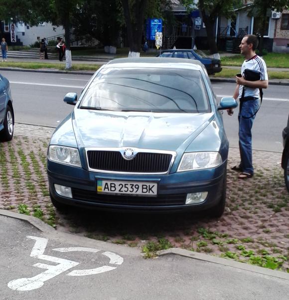 Парковки для людей з інвалідністю забиті тими, хто не має совісті, фото №2 на сайті 20minut.ua