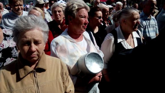 Перед міськрадою пенсіонери з каструлями скандують "Моргунов, виходь", фото №1 на сайті 20minut.ua