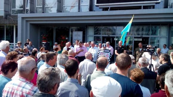 Перед міськрадою пенсіонери з каструлями скандують "Моргунов, виходь", фото №3 на сайті 20minut.ua