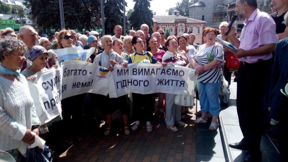 Перед міськрадою пенсіонери з каструлями скандують "Моргунов, виходь", фото №5 на сайті 20minut.ua