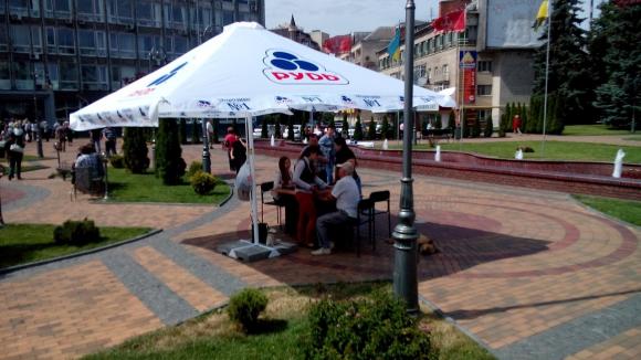 Перед міськрадою пенсіонери з каструлями скандують "Моргунов, виходь", фото №6 на сайті 20minut.ua