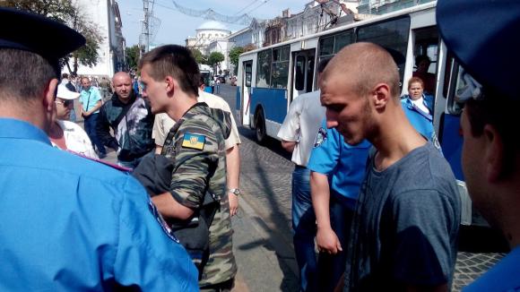 Перед міськрадою пенсіонери з каструлями скандують "Моргунов, виходь", фото №7 на сайті 20minut.ua