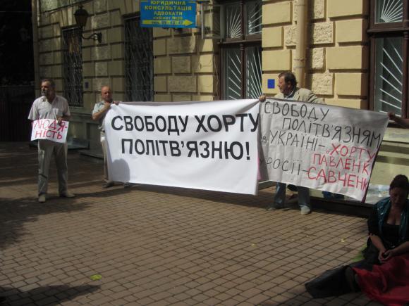 Прихильники Хорта протестували під судом на матрацах, фото №3 на сайті 20minut.ua