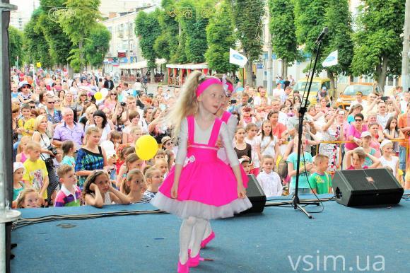Свято Дитинства від «Хіт FM»: веселощі, конкурси та море солодких подарунків, фото №1 на сайті vsim.ua