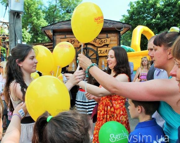 Свято Дитинства від «Хіт FM»: веселощі, конкурси та море солодких подарунків, фото №11 на сайті vsim.ua