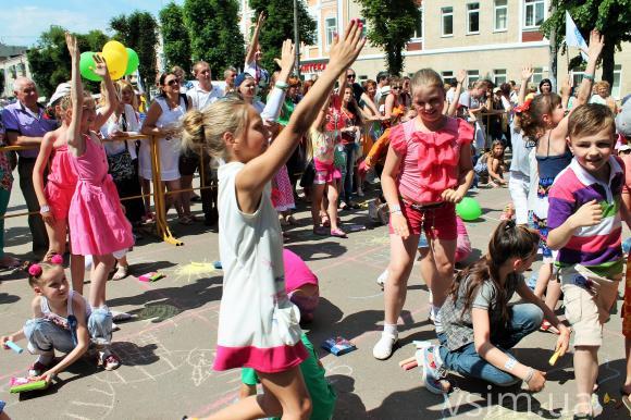 Свято Дитинства від «Хіт FM»: веселощі, конкурси та море солодких подарунків, фото №6 на сайті vsim.ua