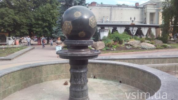 У Хмельницькому гранітна куля, вартістю майже чверть мільйона гривень, не працює з минулого року, фото №1 на сайті vsim.ua