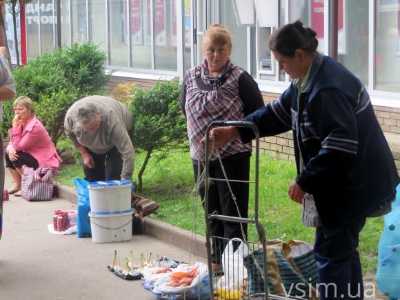 У Хмельницькому вуличні торговці перебираються на нові місця на сайті vsim.ua У Хмельницькому вуличні торговці перебираються на нові місця, фото №1 на сайті vsim.ua