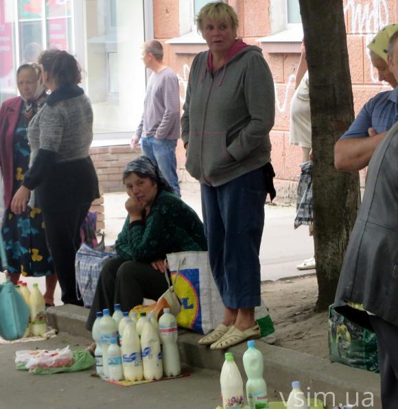 У Хмельницькому вуличні торговці перебираються на нові місця на сайті vsim.ua У Хмельницькому вуличні торговці перебираються на нові місця, фото №3 на сайті vsim.ua