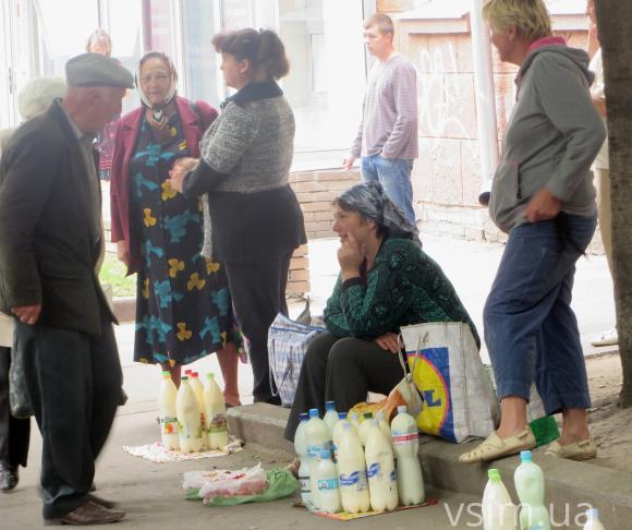 У Хмельницькому вуличні торговці перебираються на нові місця на сайті vsim.ua У Хмельницькому вуличні торговці перебираються на нові місця, фото №4 на сайті vsim.ua